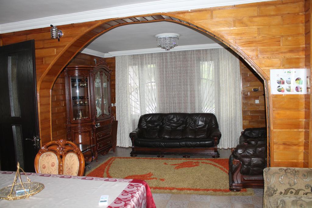 Hotel Nana'S House Batumi Esterno foto